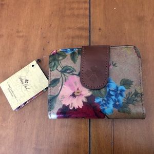 NWT- Patricia Nash Vintage acct Garden Iberia Wallet